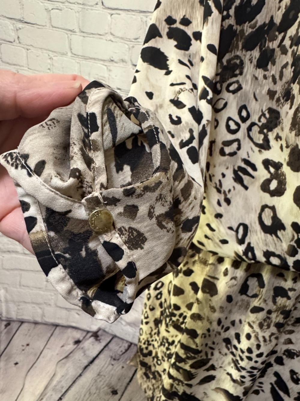 Like new Vince Camuto Animal Print Long Sleeve Blouson Dress - Black & Cream - Picture 2 of 10